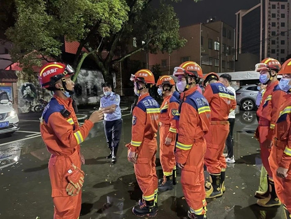 台风天两名老人被困山中，惠州惠阳消防紧急营救